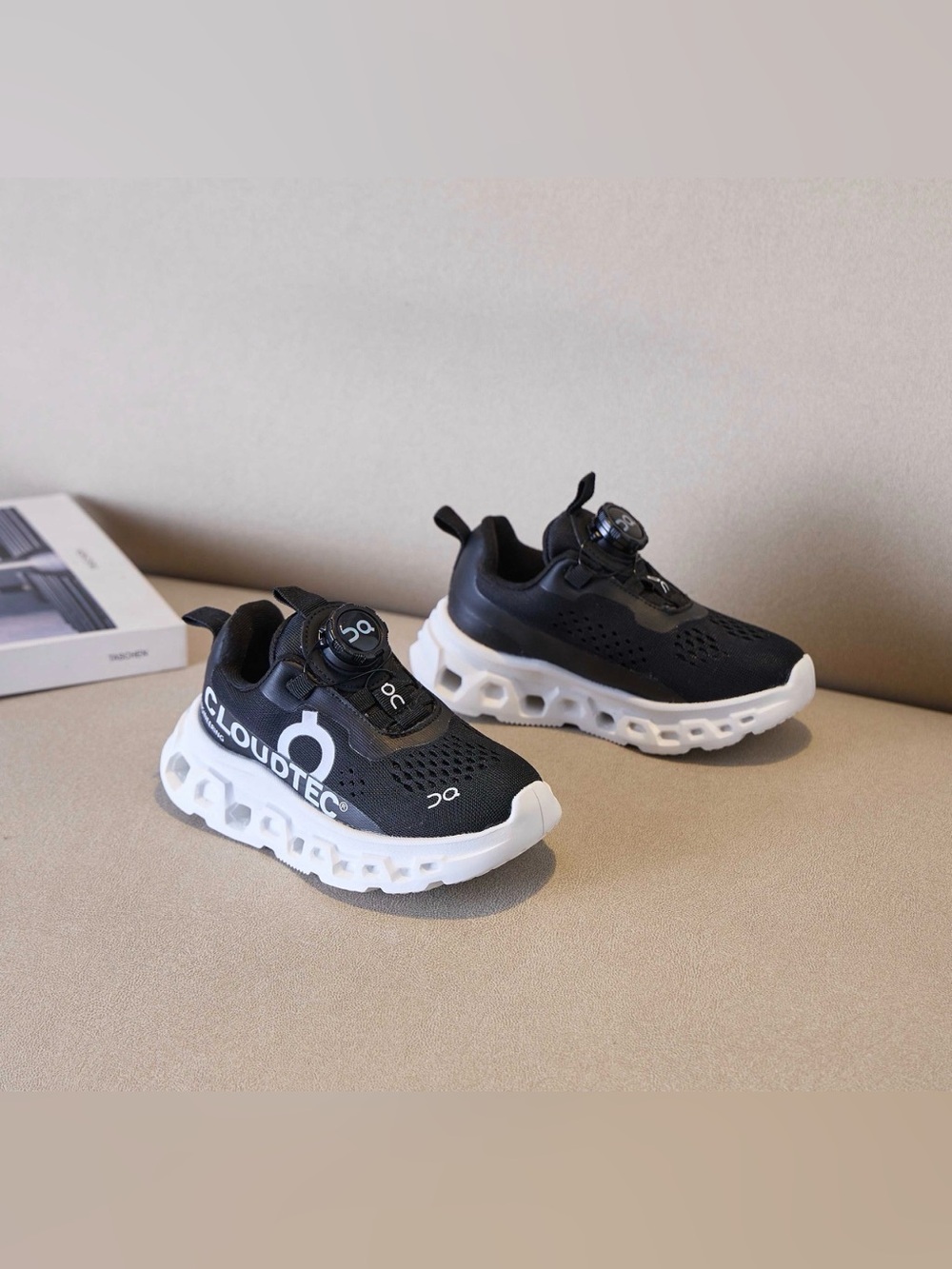 On Running Kids cloud X Black and White Cloud-inspired
Sneakers🙋🏻‍♀️🙋🏻(SIZE 9C) - Picture 3 of 4